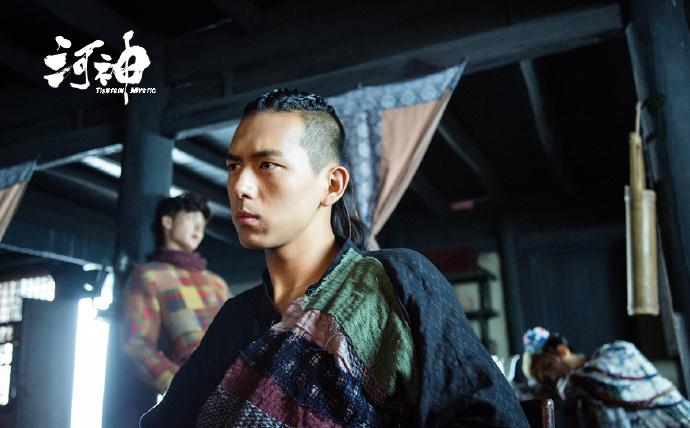 《河神》海报剧照图片 李现张铭恩《河神》图片