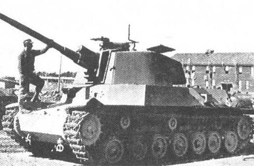 式中型坦克(研制代号为"奇托,日文假名:チト,又称:四式中战车)是日本