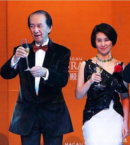 澳门赌王何鸿燊与女儿何超琼