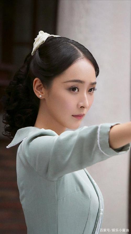 李曼在谍战剧《秋蝉》中姿色平平,还没有剧里女配颜值