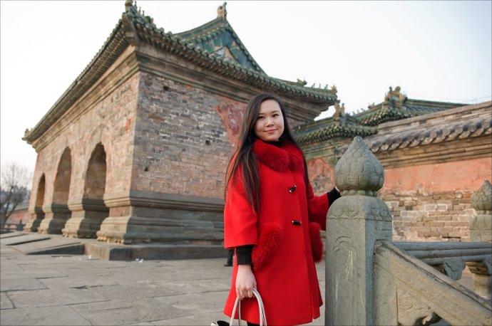 小热情美女武当山留影像