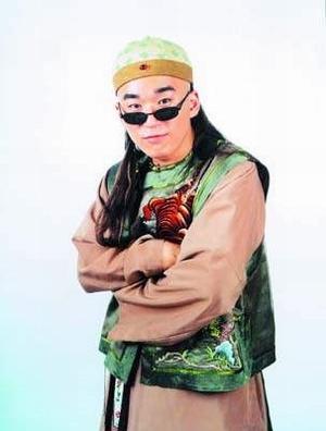 张默在《少年大钦差》中的扮相,戆直中带着几分狡黠