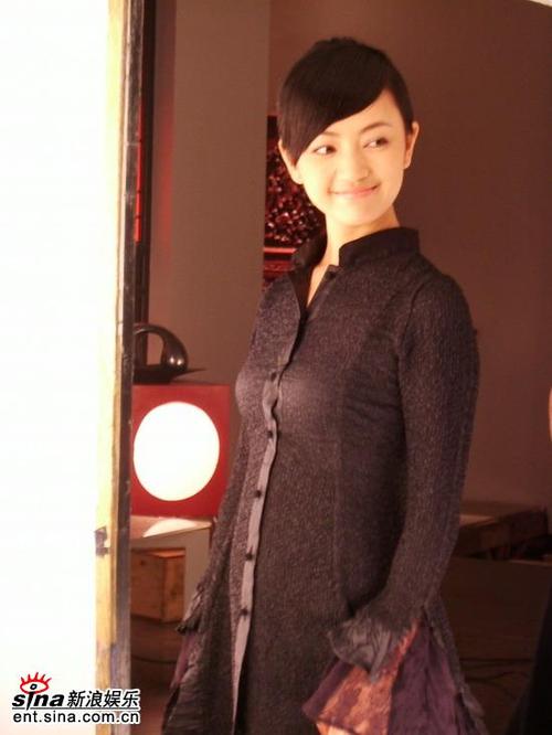 罗海琼拍广告 黄晓明称其造型好比安吉丽娜(图)