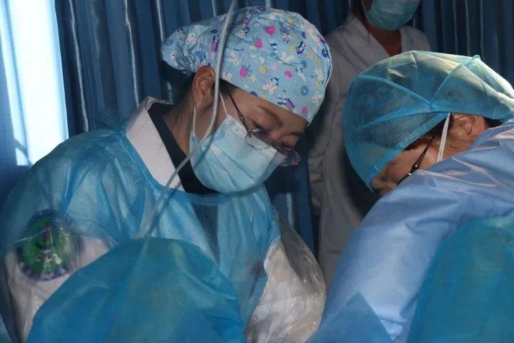 青南地区支医称多分队外科与妇产科在进驻称多县医院开展首个手术日