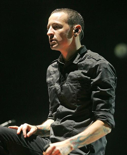 林肯公园linkin park主唱查斯特·贝宁顿自缢身亡 乐队20日刚发新单