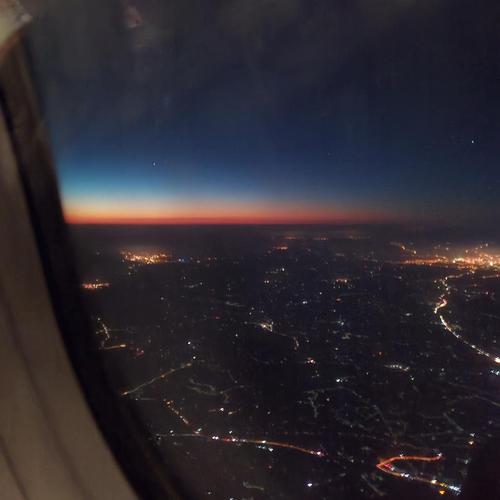 飞机上拍到的夜景