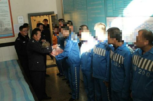 靖边县看守所春节前慰问在押人员