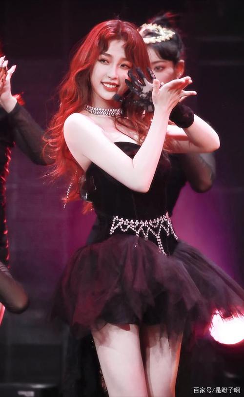 虞书欣《gwalla》舞台首秀,魅力全开.网友:惊艳到我了