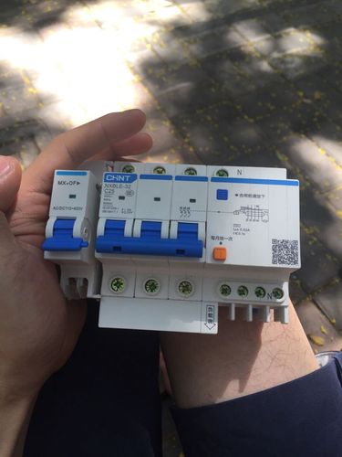 脱扣器怎么接线断路器上