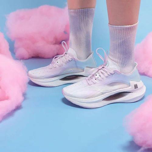 现已限量发售 | 李宁 绝影 棉花糖 缓震跑鞋