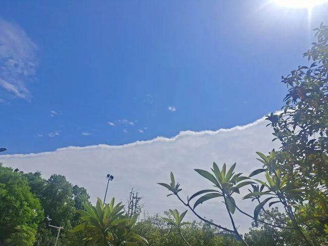 天空还有网友甚至……写起了诗"欠泸州美丽天空一个热搜"美图大片一出