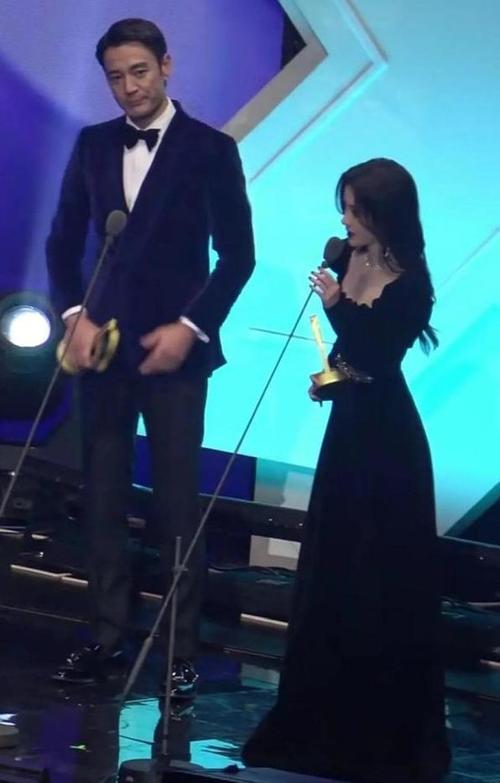 王俊凯吴磊关晓彤同框:脸最小的还是关晓彤,她脸就小凯的一半大