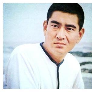 前妻窒息而死,一生无儿无女,为悼念亡妻,高仓健守了31