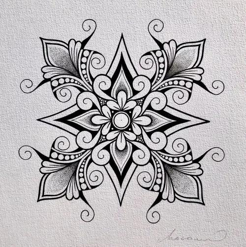 复杂线条,纯粹而又华丽的对称美