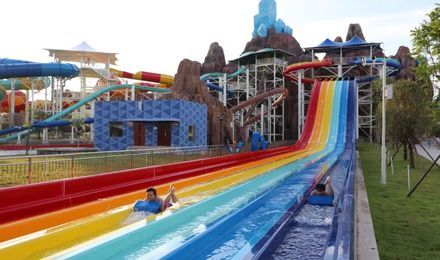 凤凰酒店高级房住宿1晚含2大1小自助早餐 玉林克拉湾水上乐园门票2张