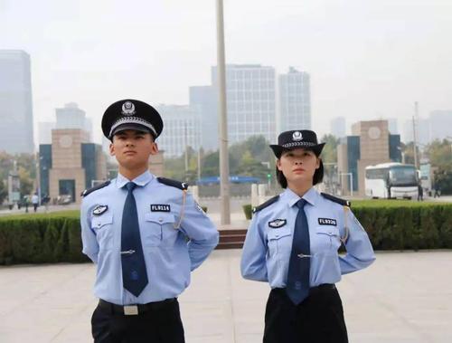 果敢自强乘风破浪 过关斩将作训见证着每个人发奋图强 汗水飞扬入警