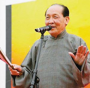 上海评弹团团长秦建国表示,不管是在评弹界还是南方曲艺界,吴君玉都是