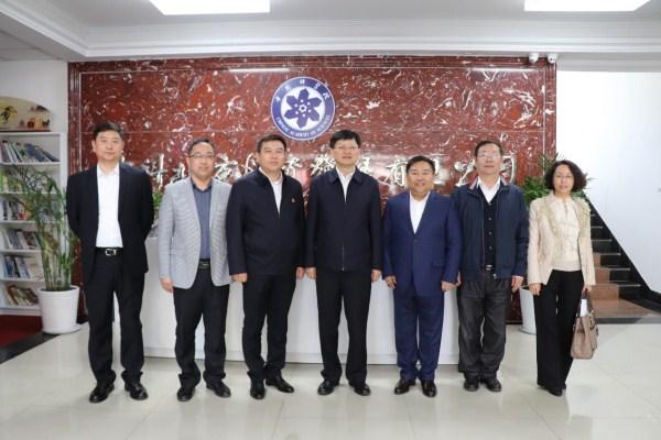 鞍山市委副书记代市长余功斌一行莅临中科北方调研指导工作