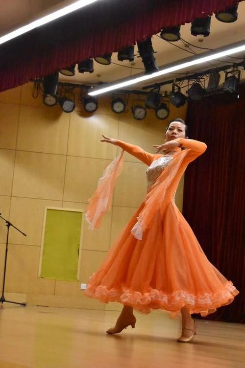 张萍的舞蹈训练和表演.