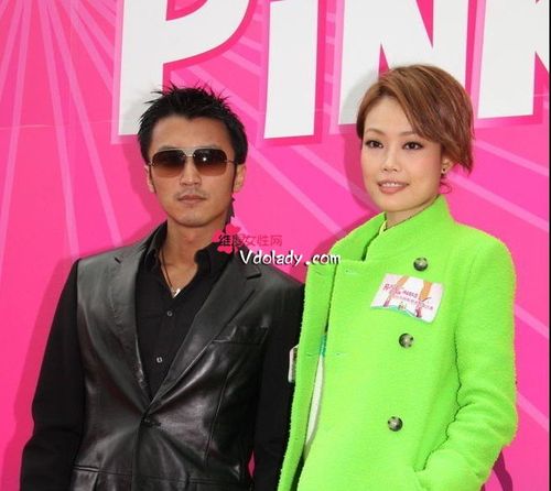 谢霆锋为王菲骂记者"想死" 与张柏芝无缘替容祖儿解围; 容祖儿撑阿诗