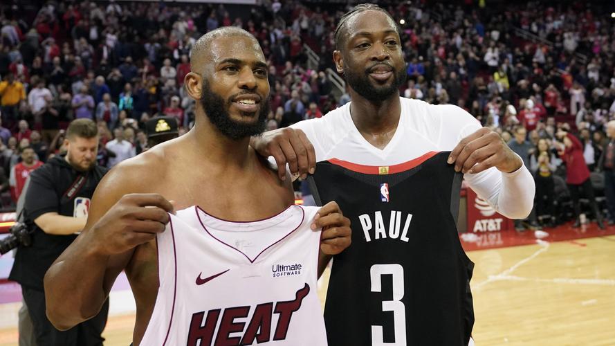 对于韦德的这个决定,目前为太阳效力的克里斯-保罗也祝贺老大哥并且将