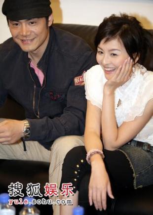 戴娇倩,邵兵(,)宣传两人联袂演绎的电视连续剧《大声呼喊你回来》