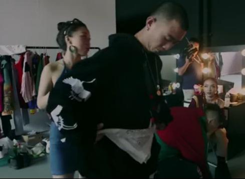 gai的女友长得真有网红潜质,频繁被男友推上大众面前怕是要火