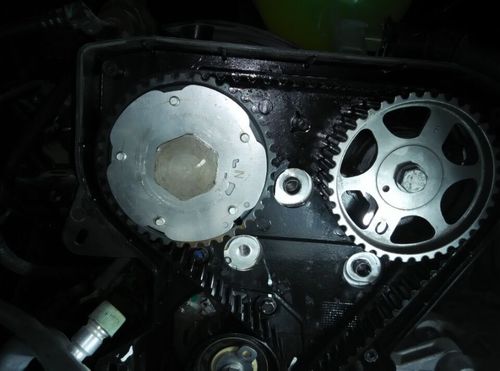 这是新款爱丽舍的进气凸轮轴的轮 是可变进气的 要拆轮的话有讲究吗