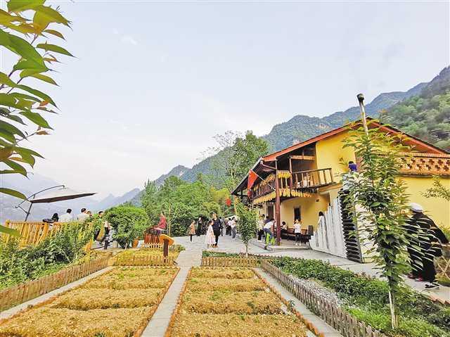 乡村旅游景点"一房难求"