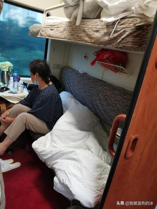 在软卧车厢见证了什么叫患难夫妻