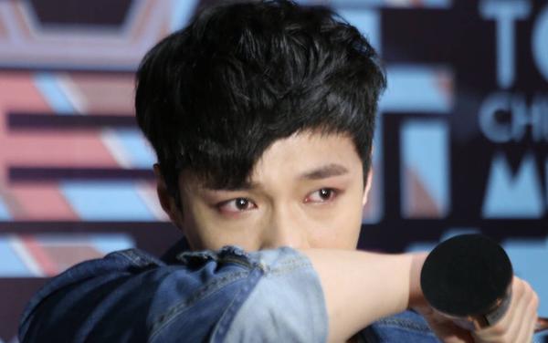 (秘)张艺兴的眼泪和委屈 后台飙泪起始