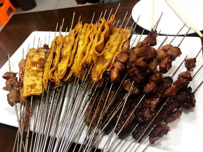 二雷吉林烧烤(馅饼,拌菜,羊汤)图片 - 第1张