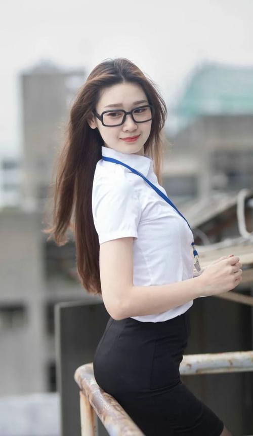 完美身材的白衬衫职业装美女,漂亮气质优雅更显魅力十足
