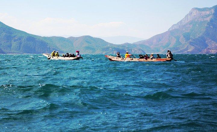 寺庙参观免费,因为去的晚,人很少,在码头找了几个人拼船,300块一条船