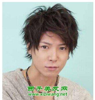 男生二八分烫发发型 轻松扮嫩变年轻(4)