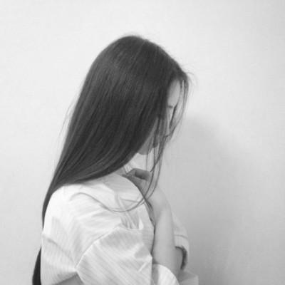 唯美伤感的侧脸漫画图片女生头像黑白图片