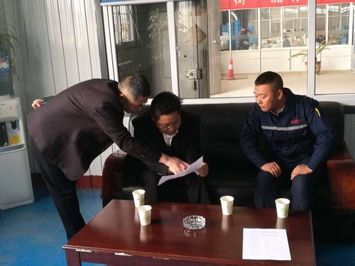 县委副书记张月飞深入鑫磁科技有限公司开展入企服务