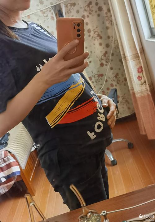 她摸了摸我的肚子说29周怎么这么小?