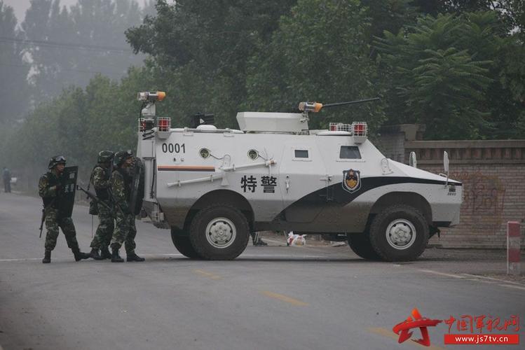 资料图:武警部队装备的轻型装甲车