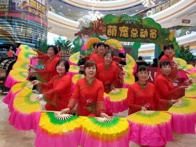 唔悦广场舞起来--记万科海上传奇健身队参加千人扇子舞《爱我中华》