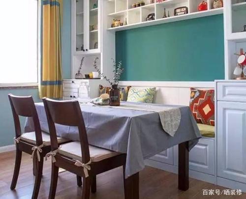 如今餐厅都流行这样设计,卡座餐桌省钱省空间,聪明人都喜欢