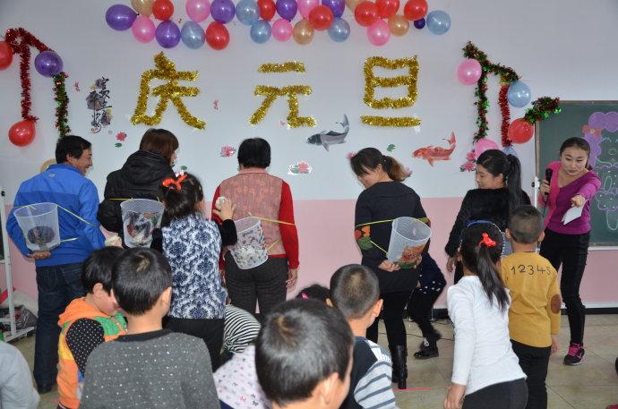 华阳路幼儿园举办2015元旦亲子联欢会