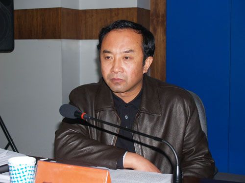 地区发改委副主任马东升主持会议