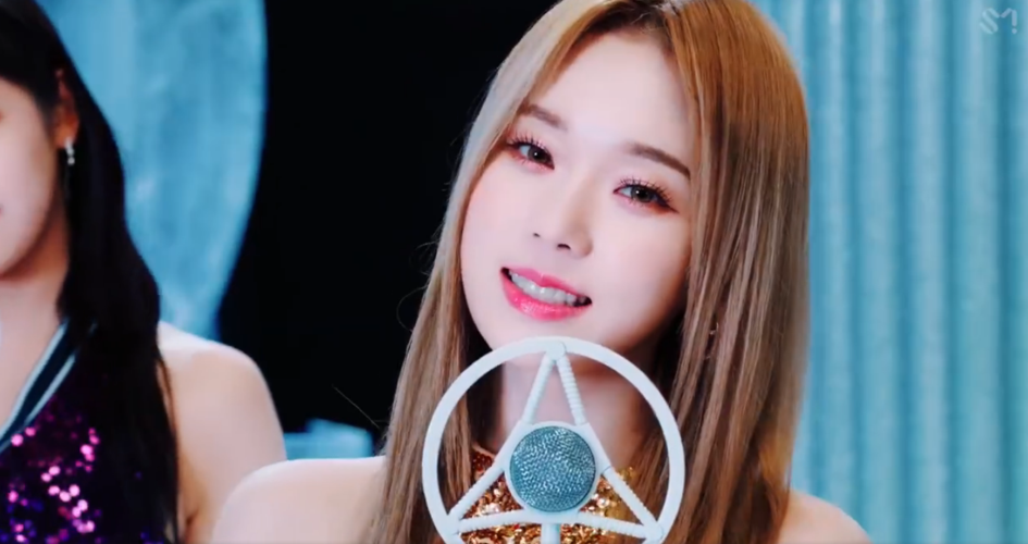 aespa圣诞曲mv,吉赛尔嗓音自带混音效果,winter因为镜头多被喷