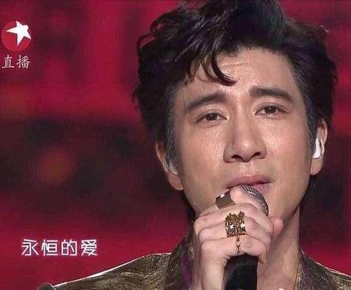 40岁谢霆锋和44岁王力宏,最近同台演出,王力宏肉眼可见苍老