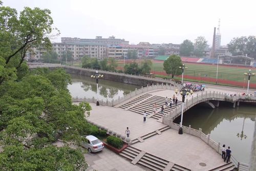 江西省重点中学一一广丰中学欢迎你!