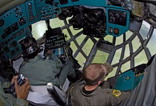 伊尔-76机头舱内