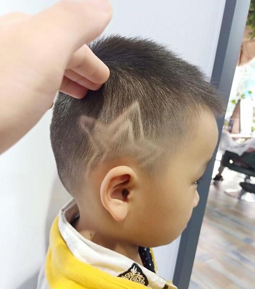 小朋友发型帅的不得了,盘它