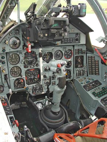 苏-24的座舱和f35天壤之别!