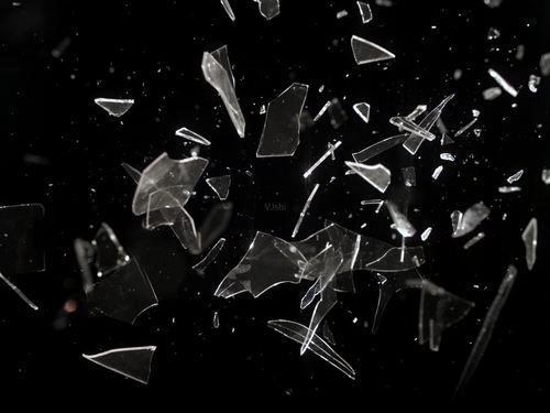 玻璃破碎视频合成素材